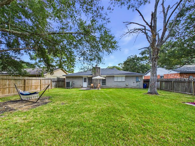 6209 Brookdale Drive, League City, TX 77573