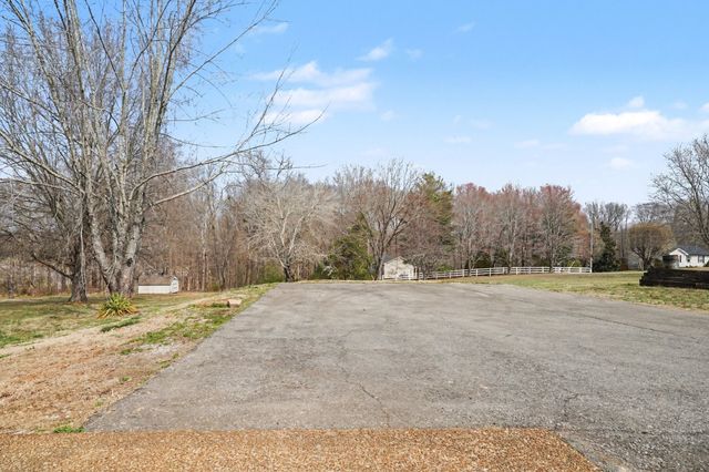 1162 Peter Pond Rd, Ashland City, TN 37015