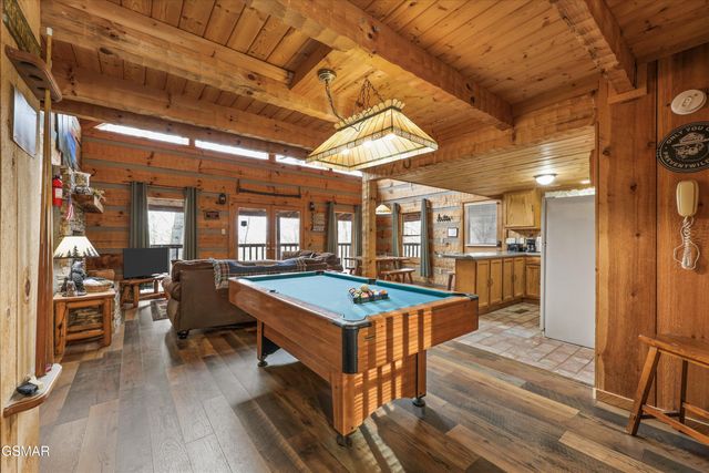 1128 Oak Court, Gatlinburg, TN 37738