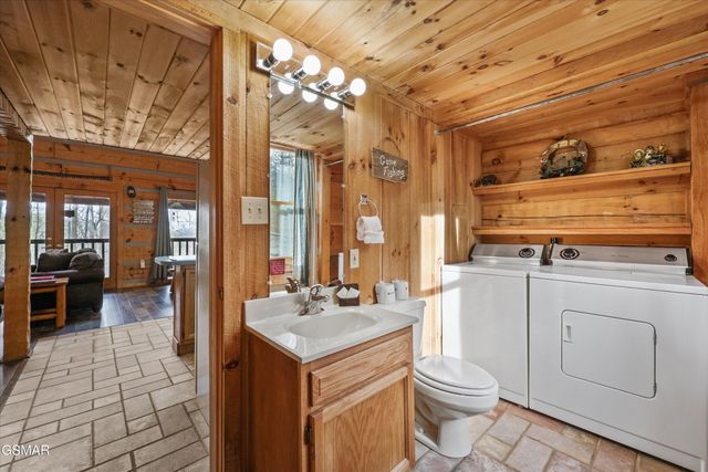 1128 Oak Court, Gatlinburg, TN 37738