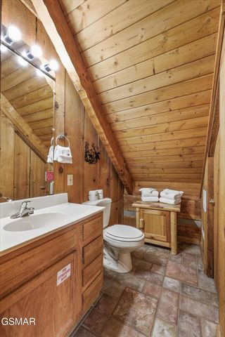 1128 Oak Court, Gatlinburg, TN 37738