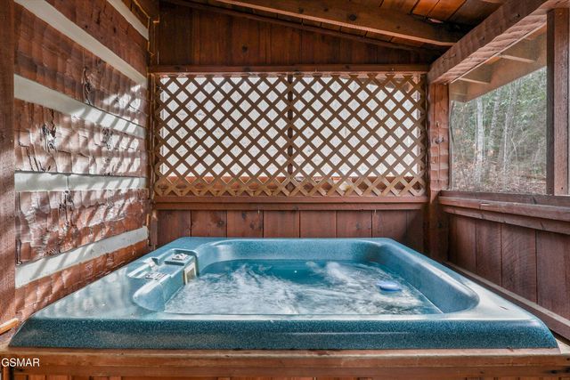 1128 Oak Court, Gatlinburg, TN 37738