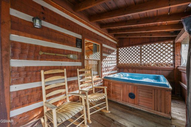 1128 Oak Court, Gatlinburg, TN 37738