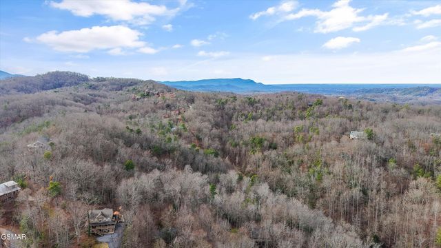 1128 Oak Court, Gatlinburg, TN 37738