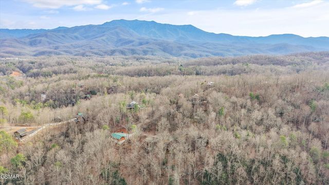1128 Oak Court, Gatlinburg, TN 37738