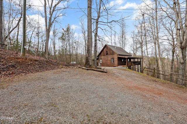 1128 Oak Court, Gatlinburg, TN 37738