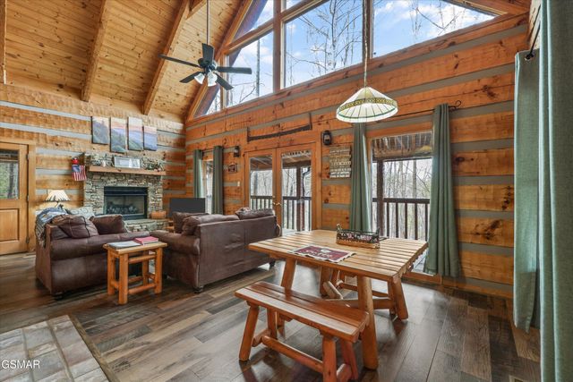 1128 Oak Court, Gatlinburg, TN 37738