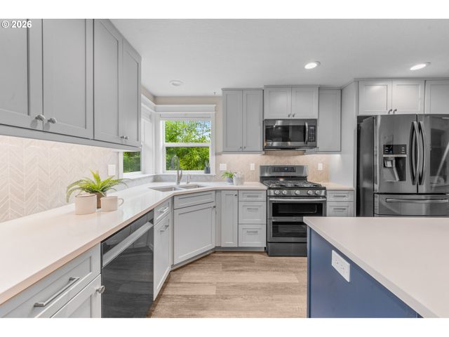 19277 MINUET Ct, Oregon City, OR 97045