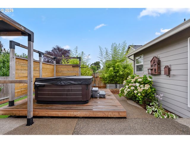 19277 MINUET Ct, Oregon City, OR 97045