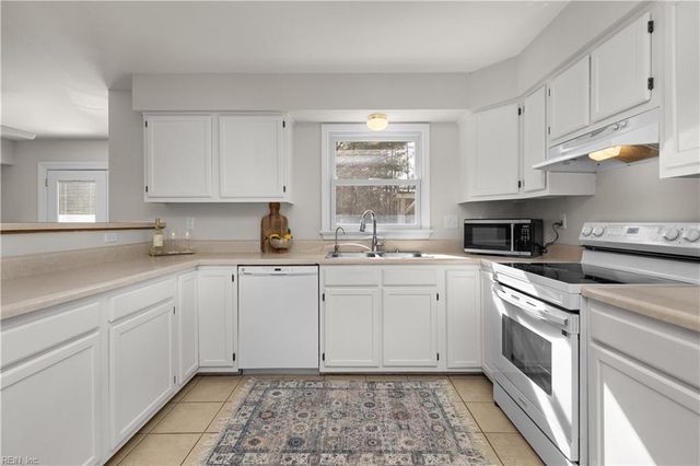 1024 Wymers CT, Chesapeake, VA 23322