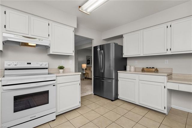 1024 Wymers CT, Chesapeake, VA 23322