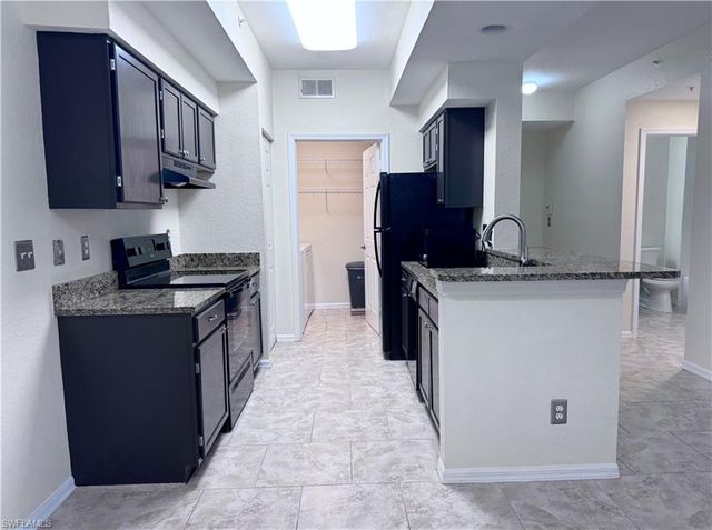 4720 Saint Croix LN 124, Naples, FL 34109