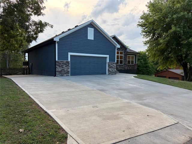609 Campbell Street, Pleasant Hill, MO 64080