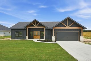 109 MERION LN, La Vernia, TX 78121