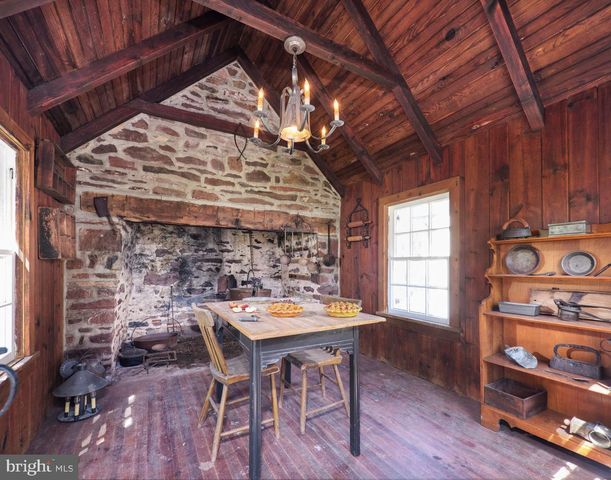 6398 DURHAM RD, Pipersville, PA 18947