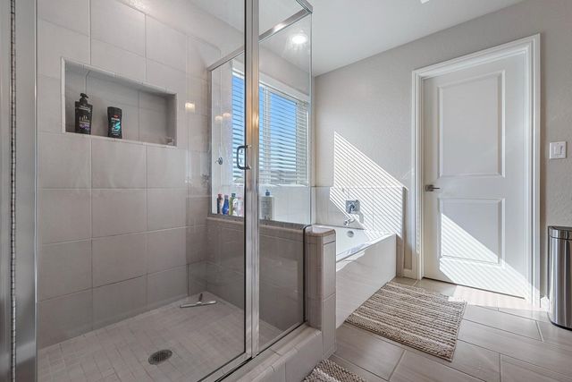 958 Groveland Avenue W, Madera, CA 93636