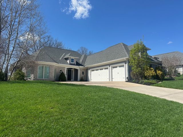 4928 Woody Creek, Bettendorf, IA 52722