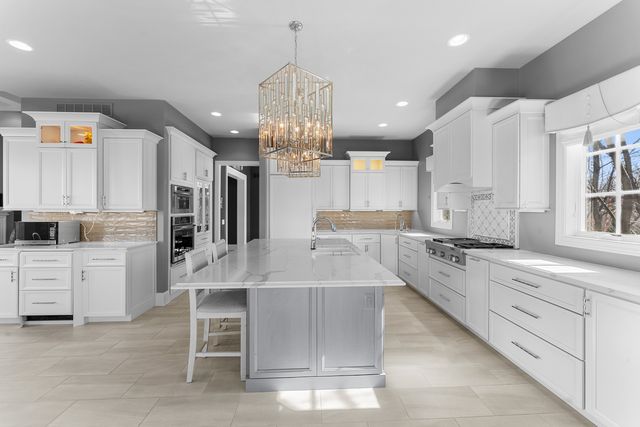 4928 Woody Creek, Bettendorf, IA 52722