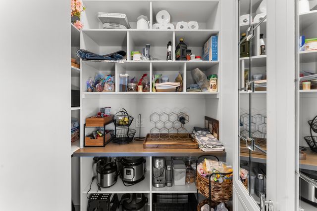 4928 Woody Creek, Bettendorf, IA 52722