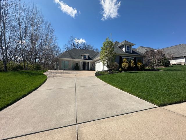 4928 Woody Creek, Bettendorf, IA 52722