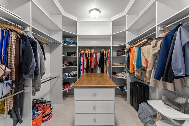 4928 Woody Creek, Bettendorf, IA 52722