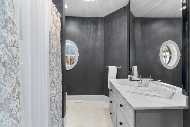 4928 Woody Creek, Bettendorf, IA 52722