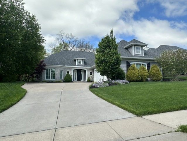 4928 Woody Creek, Bettendorf, IA 52722