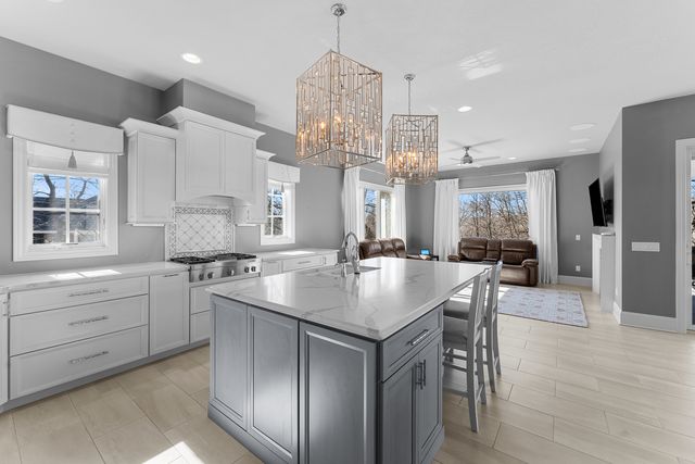 4928 Woody Creek, Bettendorf, IA 52722