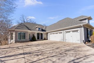 4928 Woody Creek, Bettendorf, IA 52722