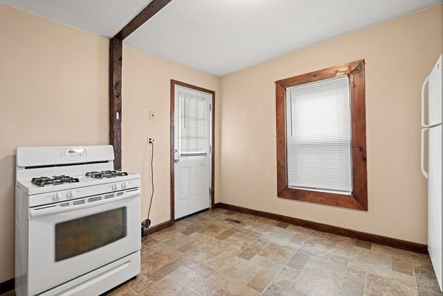 10 Clinton Ave, Lowell, MA 01854