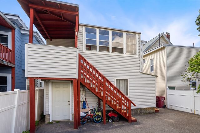 10 Clinton Ave, Lowell, MA 01854