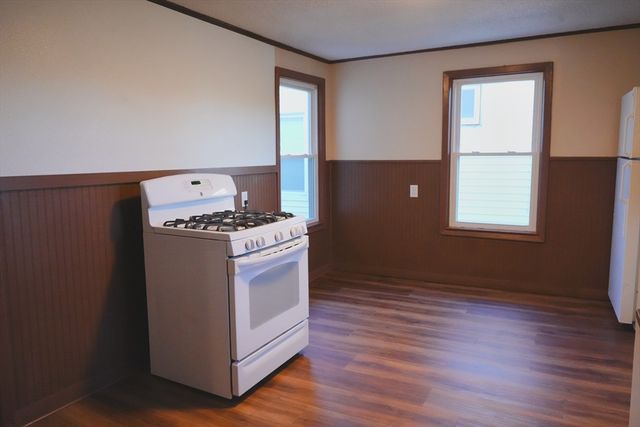 10 Clinton Ave, Lowell, MA 01854