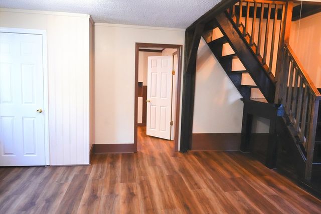 10 Clinton Ave, Lowell, MA 01854