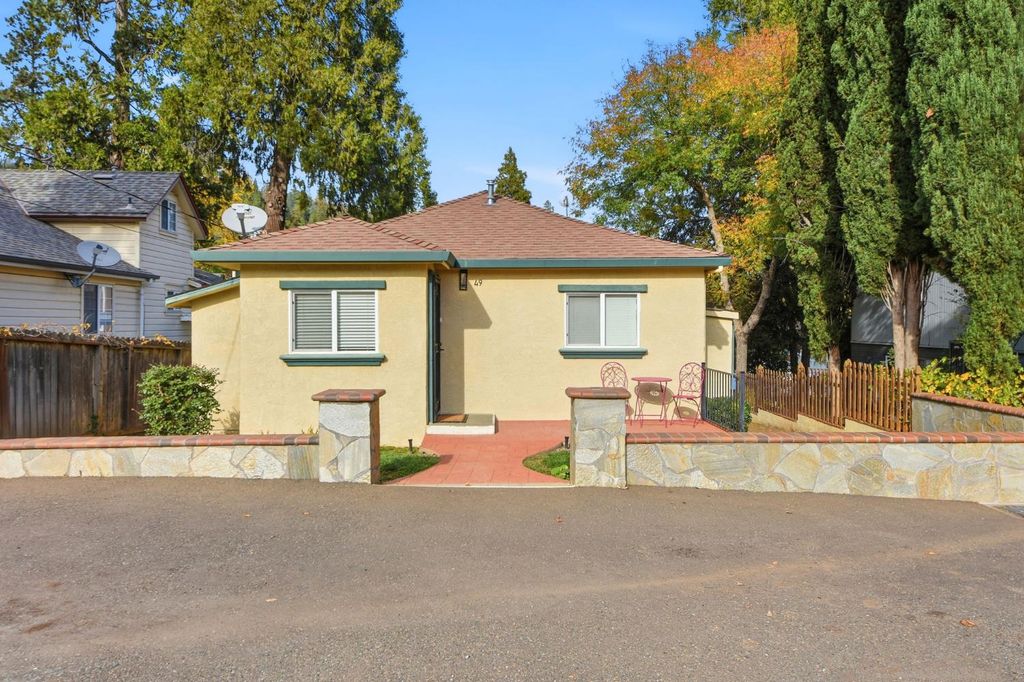 49 W Oak, Colfax, CA 95713