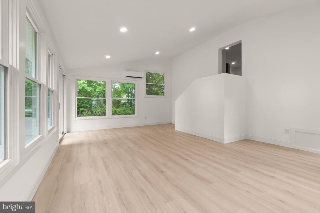 Image 10 of property listing at 23 STEWART AVE, Delran, NJ 08075