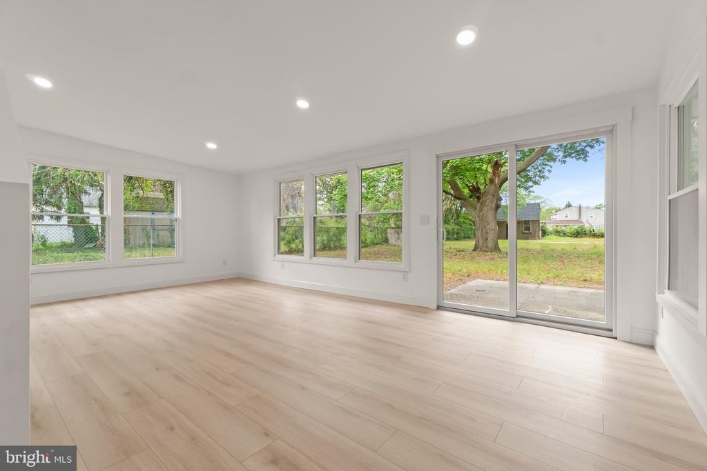 Image 11 of property listing at 23 STEWART AVE, Delran, NJ 08075