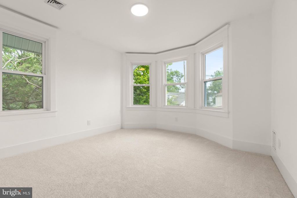 Image 13 of property listing at 23 STEWART AVE, Delran, NJ 08075