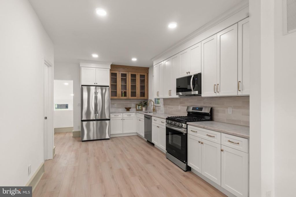 Image 6 of property listing at 23 STEWART AVE, Delran, NJ 08075