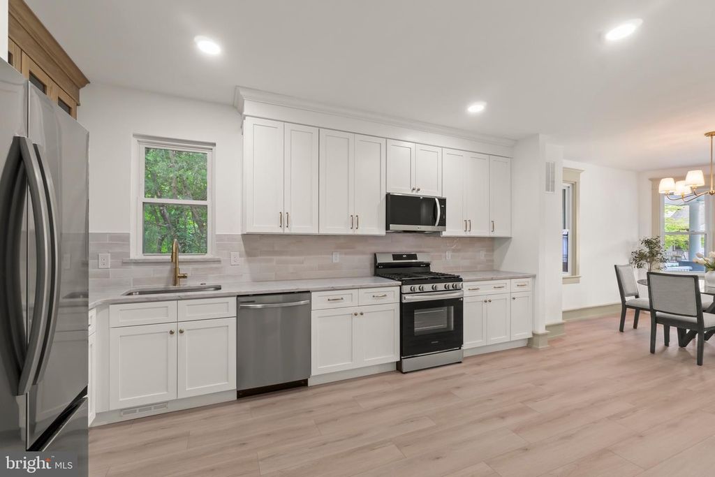 Image 7 of property listing at 23 STEWART AVE, Delran, NJ 08075