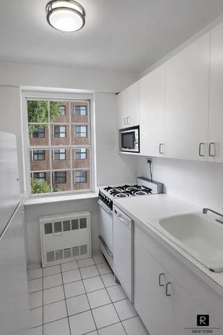 240 E 55th St Apt 9H, New York City, NY 10022