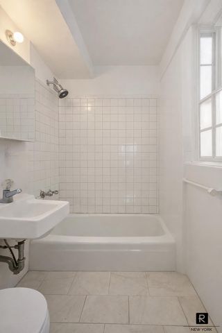 240 E 55th St Apt 9H, New York City, NY 10022