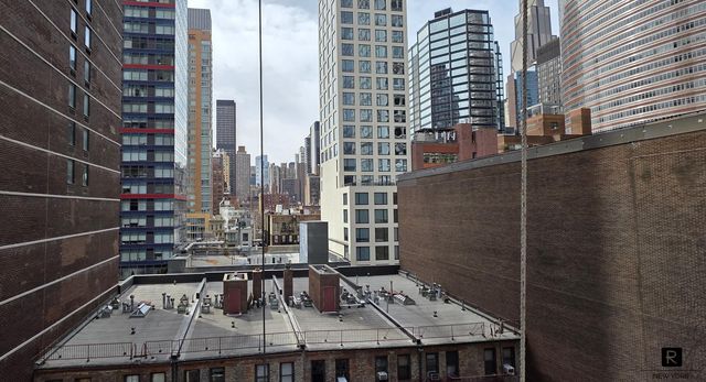 240 E 55th St Apt 9H, New York City, NY 10022