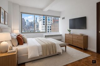 240 E 55th St Apt 9H, New York City, NY 10022