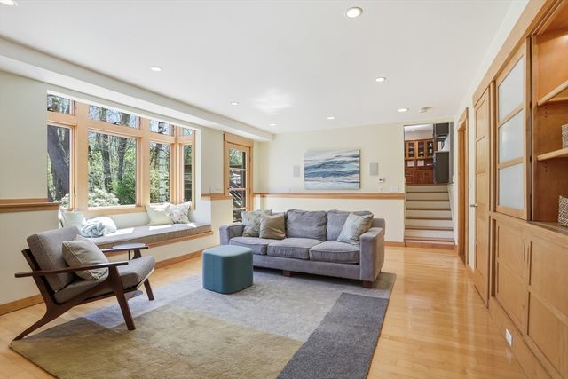 3 Hawthorne St, Acton, MA 01720