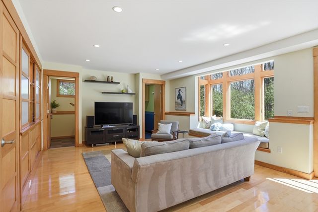 3 Hawthorne St, Acton, MA 01720