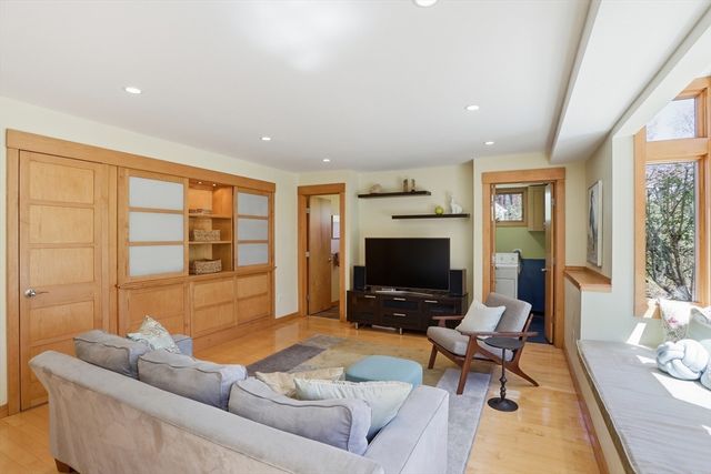 3 Hawthorne St, Acton, MA 01720