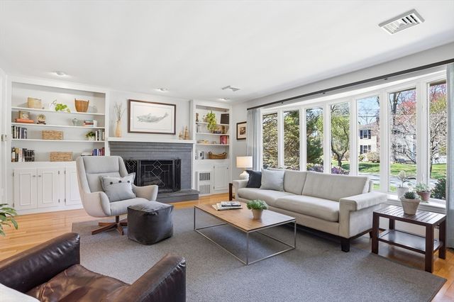 3 Hawthorne St, Acton, MA 01720