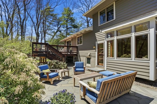 3 Hawthorne St, Acton, MA 01720