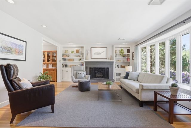 3 Hawthorne St, Acton, MA 01720