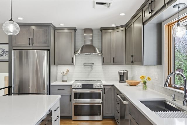 3 Hawthorne St, Acton, MA 01720